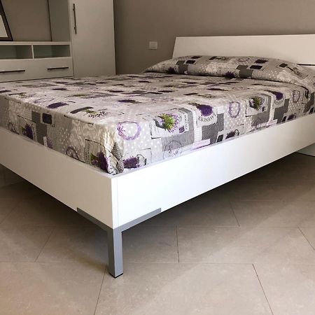Mali I Robit Beachfront Apartment Golem  Luaran gambar