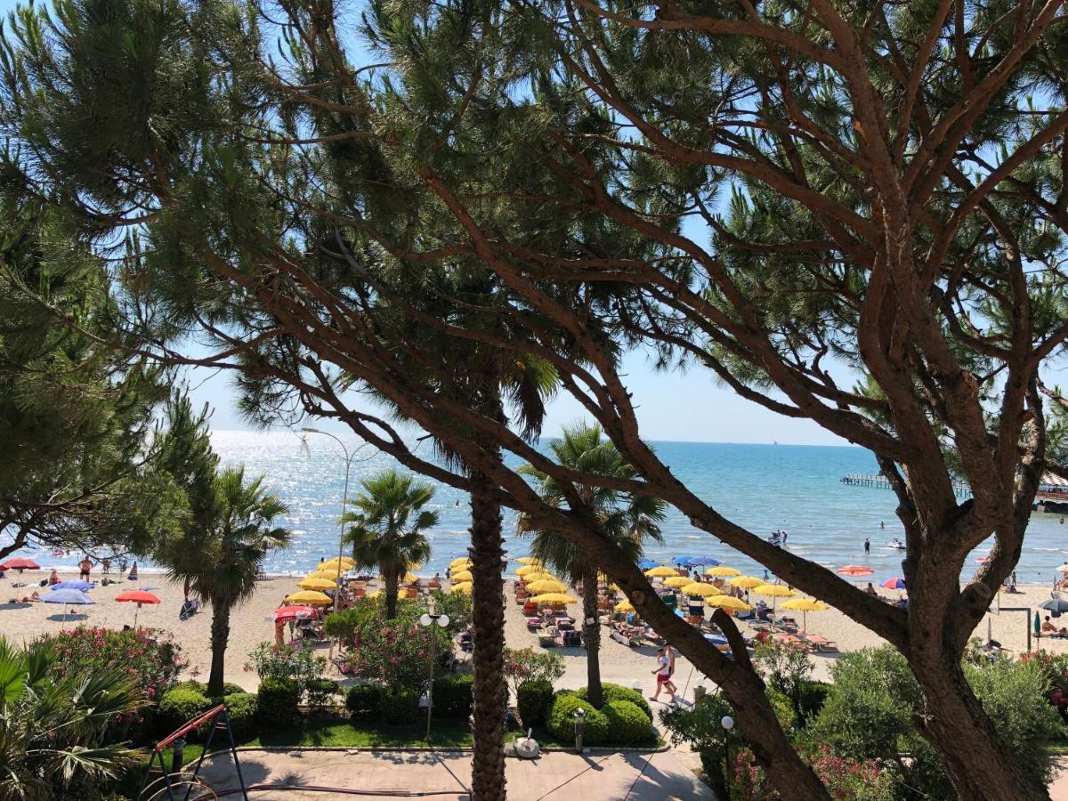 Mali I Robit Beachfront Apartment Golem  Luaran gambar