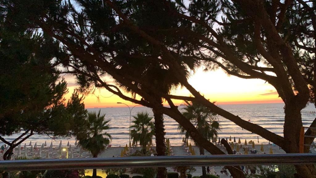 Mali I Robit Beachfront Apartment Golem  Luaran gambar