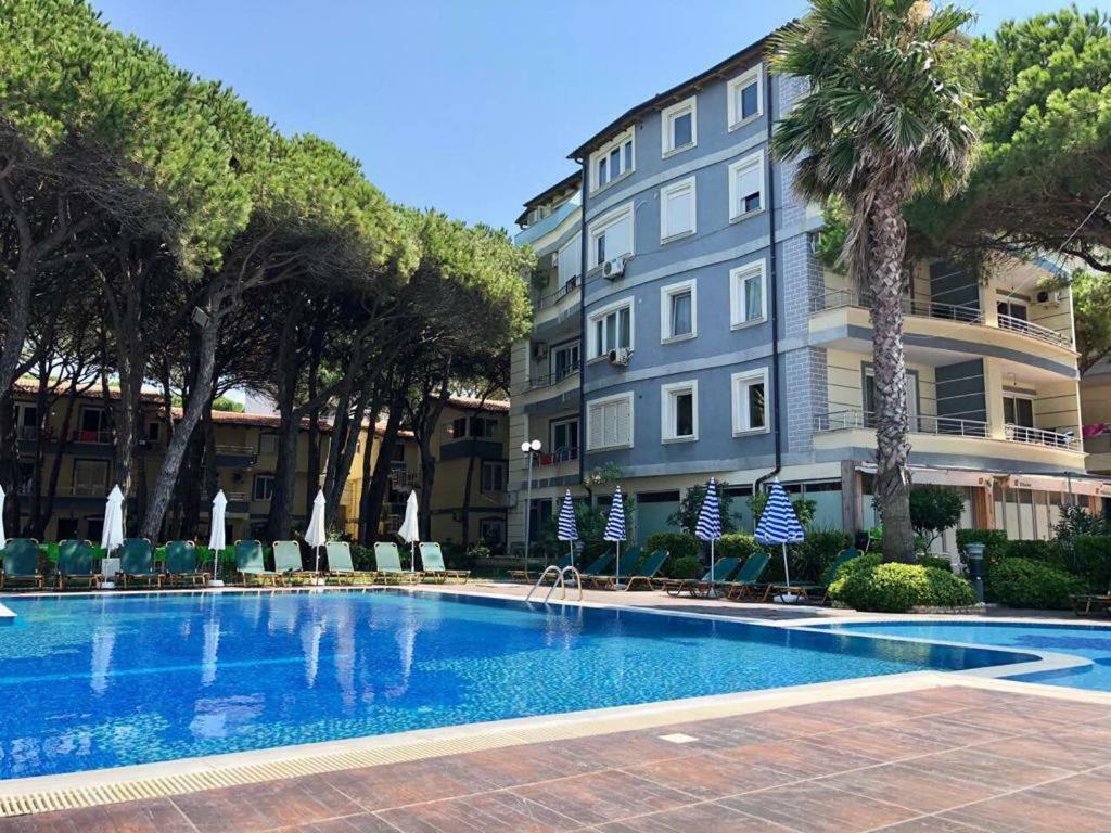 Mali I Robit Beachfront Apartment Golem  Luaran gambar
