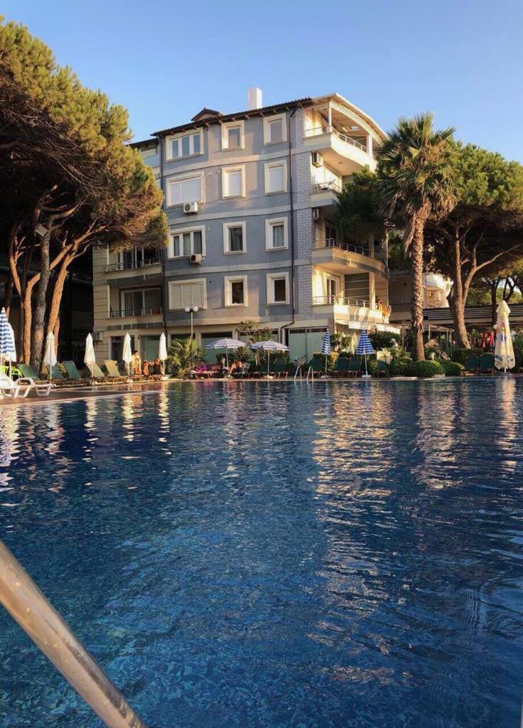 Mali I Robit Beachfront Apartment Golem  Luaran gambar