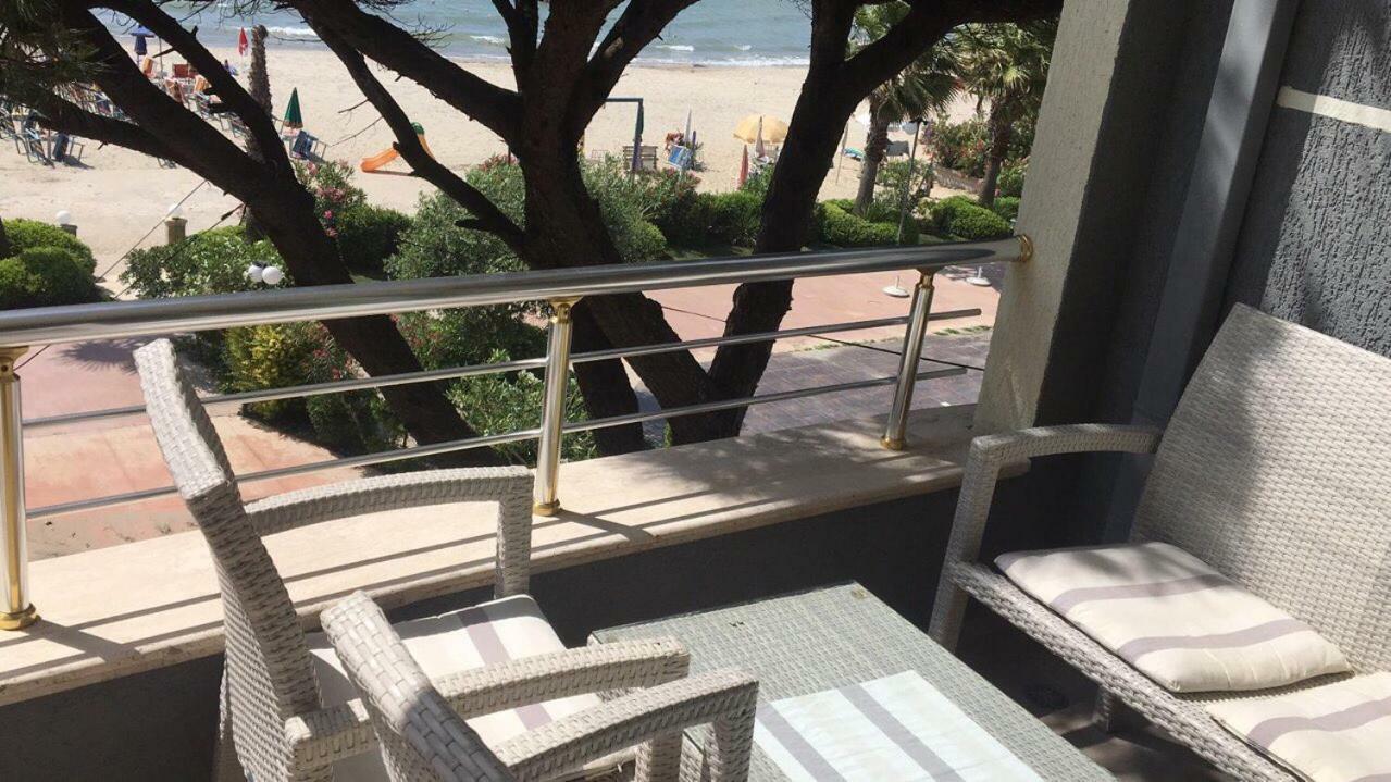 Mali I Robit Beachfront Apartment Golem  Luaran gambar