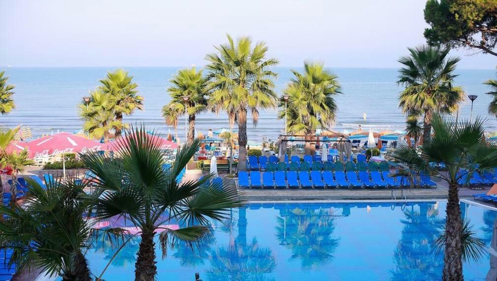 Mali I Robit Beachfront Apartment Golem  Luaran gambar