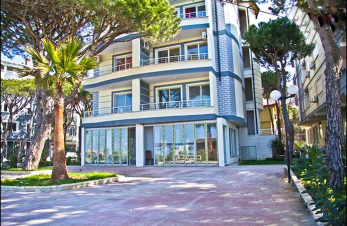 Mali I Robit Beachfront Apartment Golem  Luaran gambar
